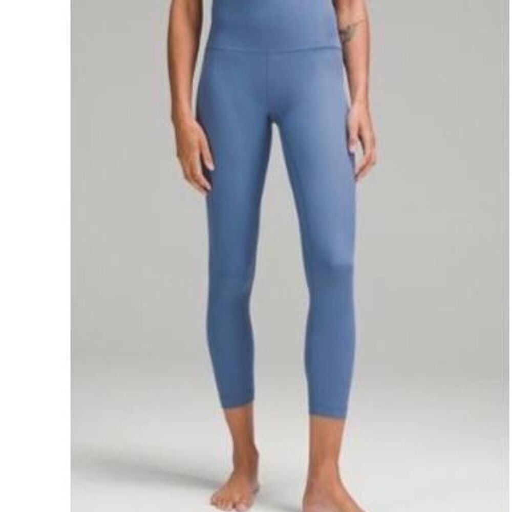 Lululemon Women's Blue and Navy Leggings